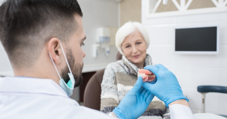 How to Choose the Right Prosthodontist